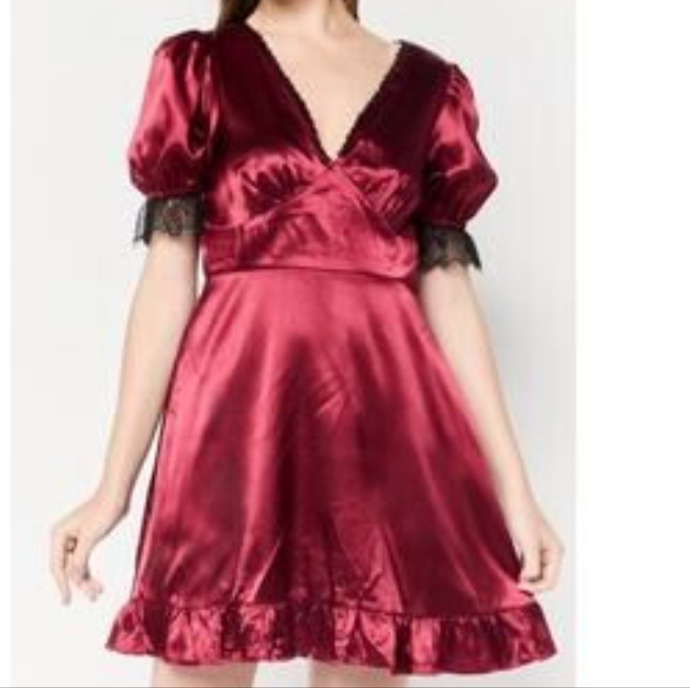 Kit & Sky women's juniors satin lace-trimmed V-neck Puff Sleeve Lace Trim Size M